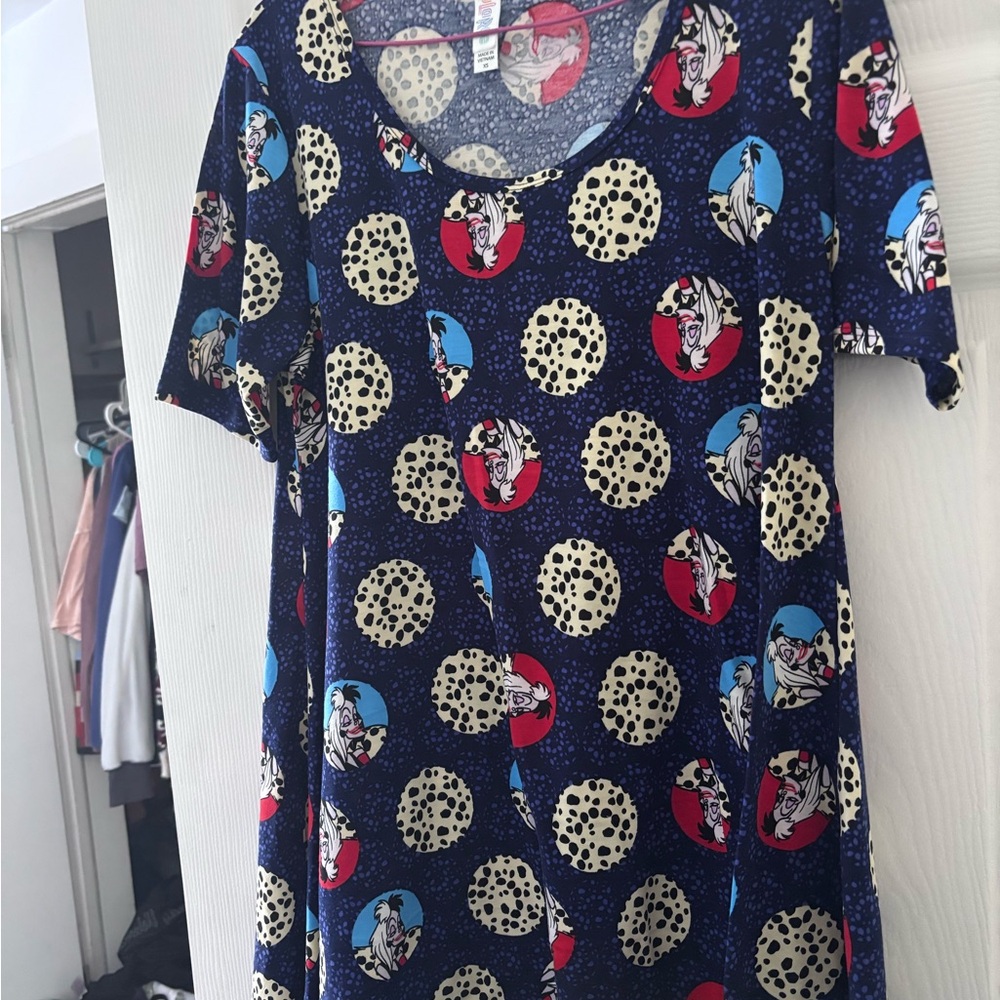XS Lularoe Top Cruella Deville
